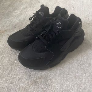 New without box Nike Huarache 8.5 black